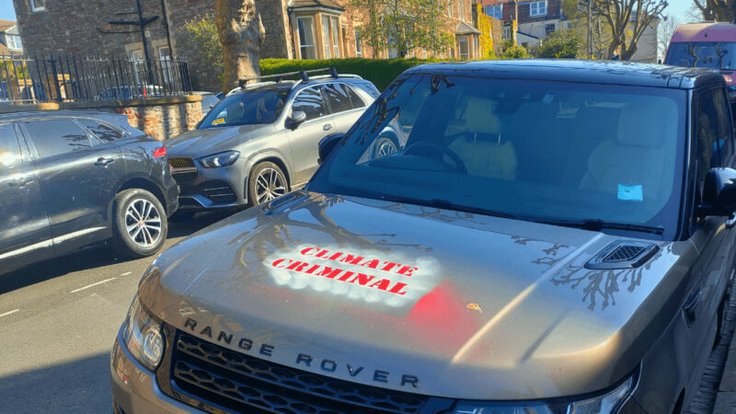 Climate-criminal-SUV-tagged-in-Clifton-photo-by-Reddit-e1682070184103-800x450.jpg