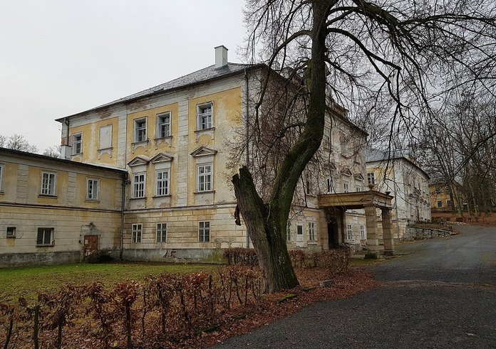 Complex_of_the_Hluboš_Chateau_14