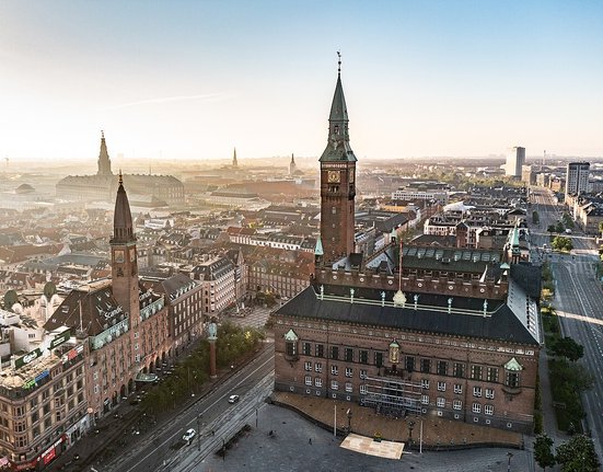 Copenhagen_City_Hall_on_Rådhuspladsen_(City_Hall_Square)