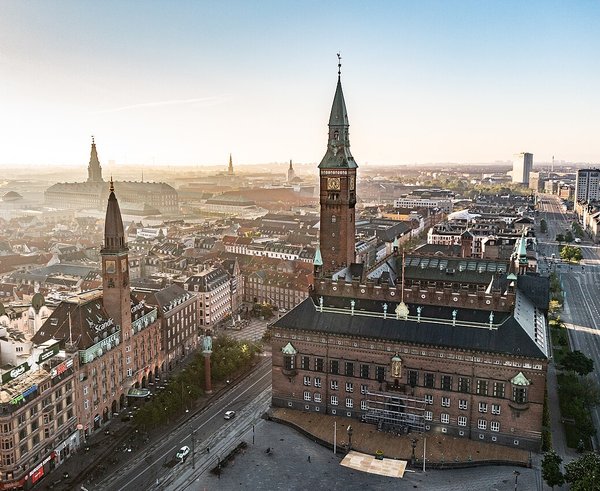 Copenhagen_City_Hall_on_Rådhuspladsen_(City_Hall_Square)