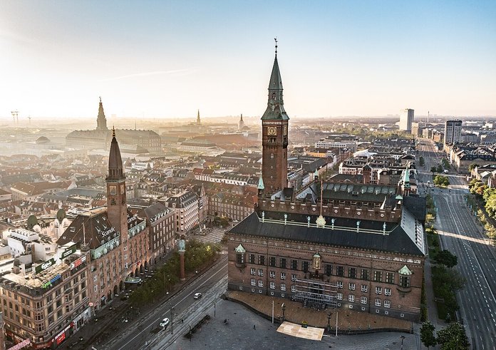 Copenhagen_City_Hall_on_Rådhuspladsen_(City_Hall_Square)