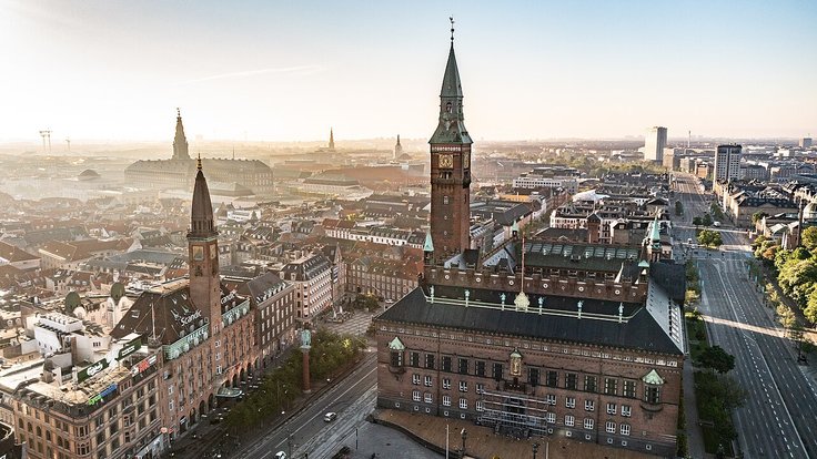 Copenhagen_City_Hall_on_Rådhuspladsen_(City_Hall_Square)