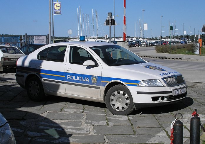 Croatian_police_car_(01)