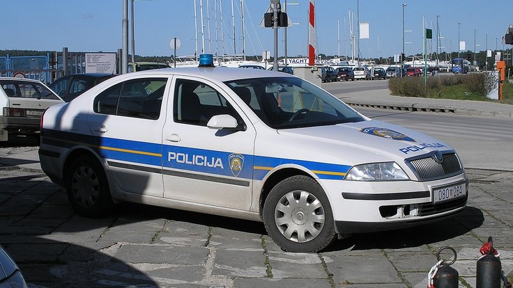 Croatian_police_car_(01)