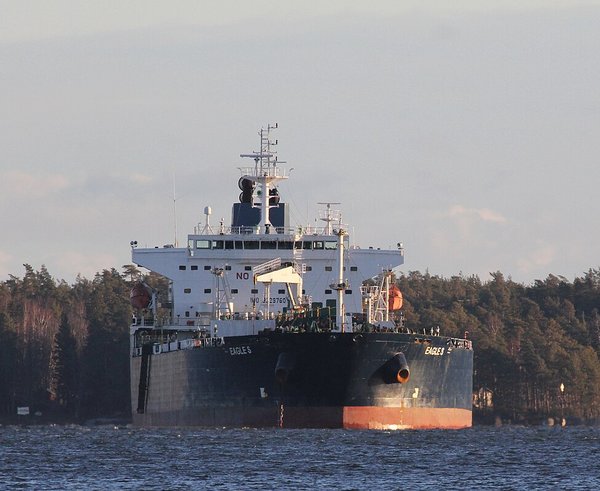 Crude_oil_tanker_Eagle_S_at_Porvoo_2024-12-31_a