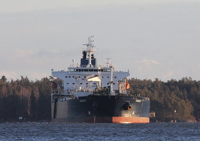 Crude_oil_tanker_Eagle_S_at_Porvoo_2024-12-31_a