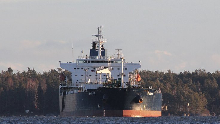 Crude_oil_tanker_Eagle_S_at_Porvoo_2024-12-31_a