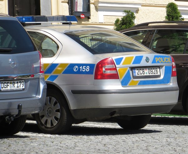 Czech_Republic_police_car_02