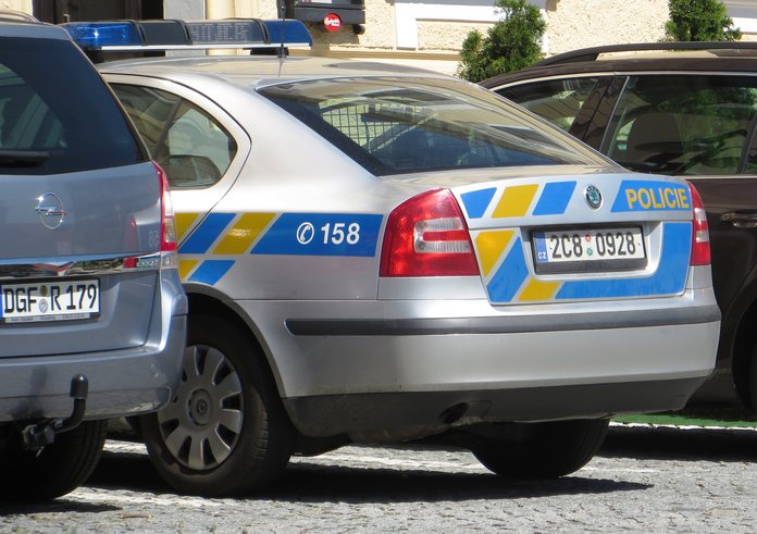 Czech_Republic_police_car_02