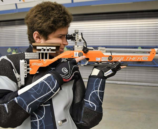 Filip Nepejchal v poloze vestoje.