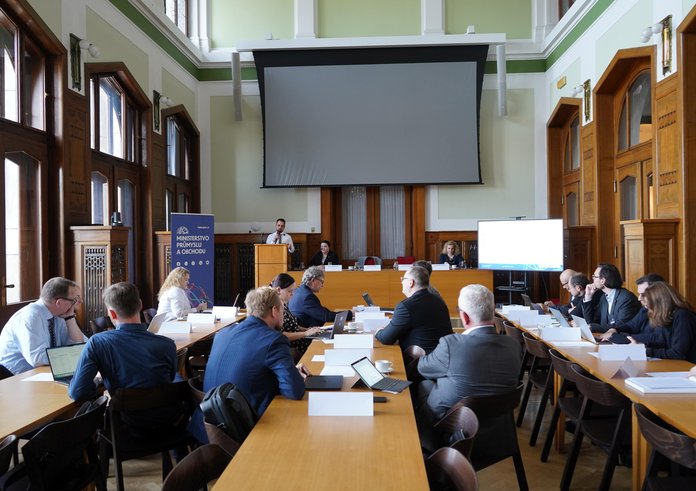 Výbor pro umělou inteligenci při ministerstvu průmyslu a obchodu projednal klíčové kroky k implementaci evropského AI Actu.