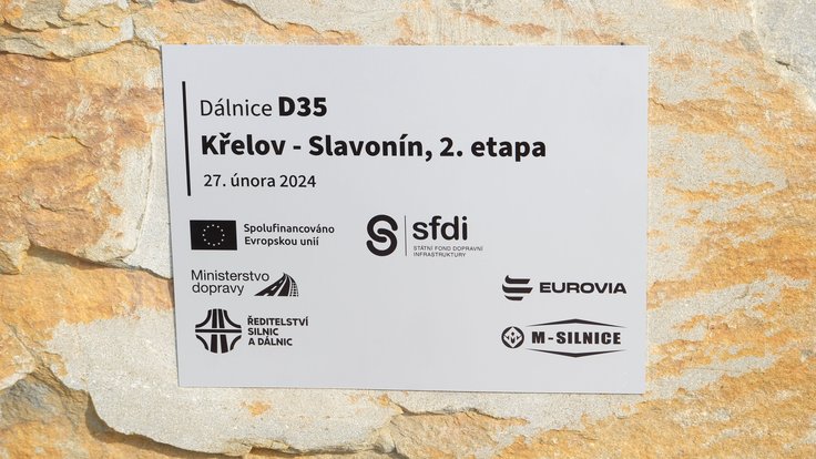 Stavba dálnice D35 v úseku Křelov–Slavonín.