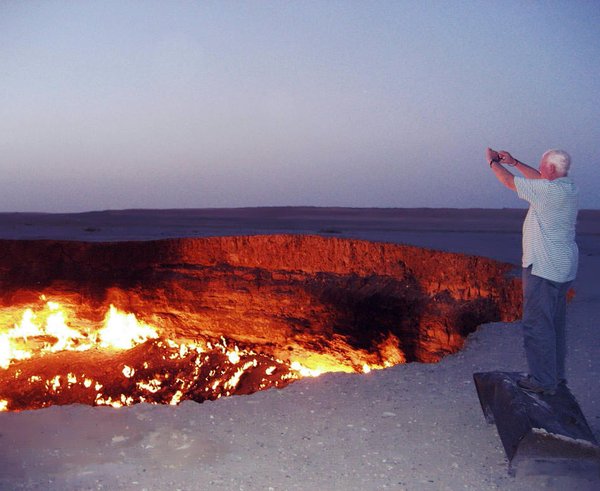 Darvaza_Gas_Crater