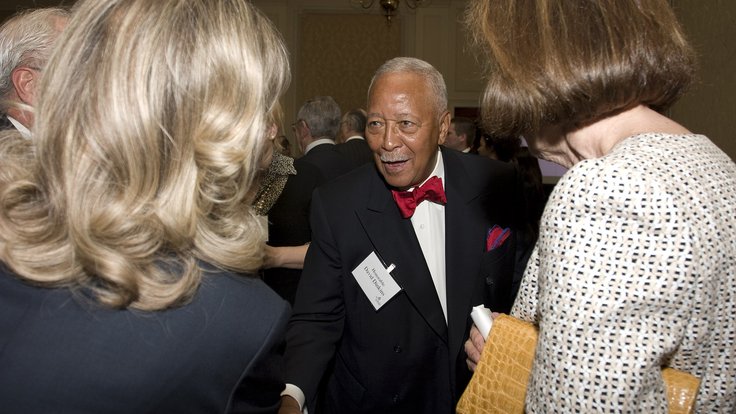 David Dinkins byl v roce 1989 zvolen prvním afroamerickým starostou New Yorku.