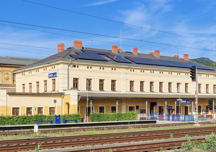 Solární panely na vlakovém nádraží v Děčíně