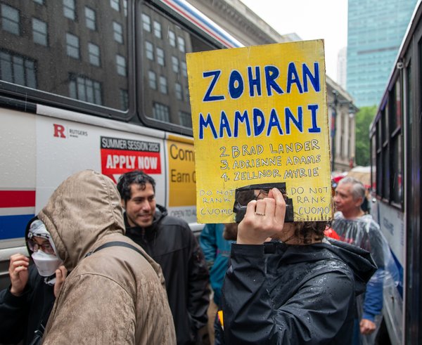 Demonstrators_in_No_Kings_Parade_17