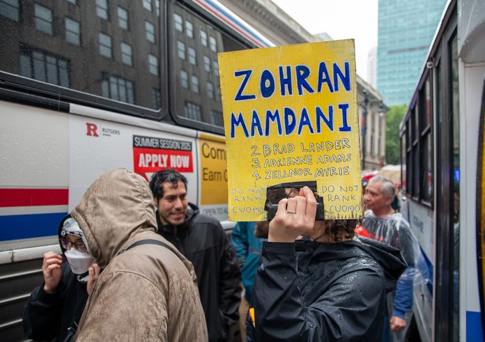 Demonstrators_in_No_Kings_Parade_17