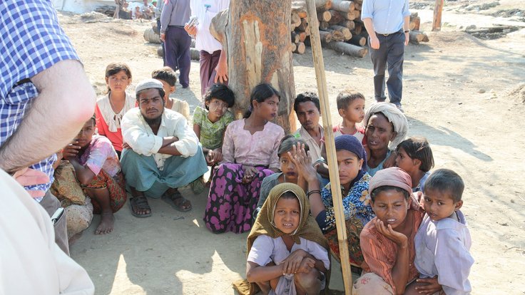 Displaced_Rohingya_people_in_Rakhine_State_(8280610831)