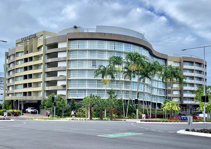 DoubleTree_by_Hilton_Hotel_Cairns,_Queensland