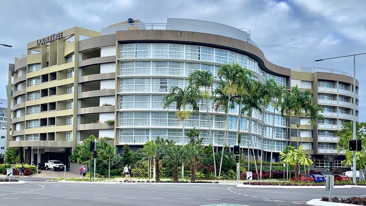 DoubleTree_by_Hilton_Hotel_Cairns,_Queensland