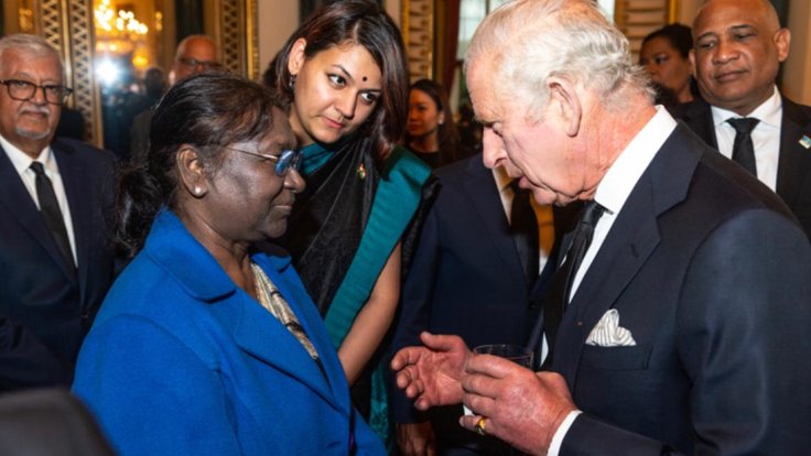 Droupadi_Murmu_is_being_received_by_King_Charles_III_before_the_funeral_of_Queen_Elizabeth_II