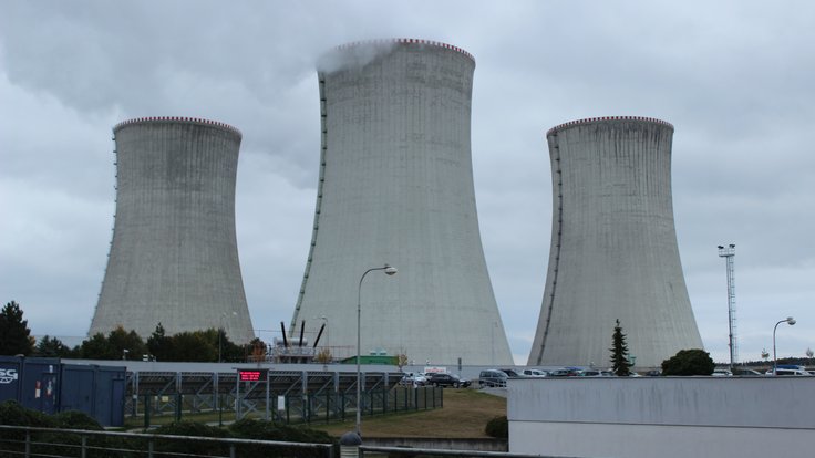 Dukovany,_jaderná_elektrárna,_chladicí_věže