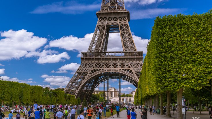 Eiffel_Tower_3,_Paris_August_2013
