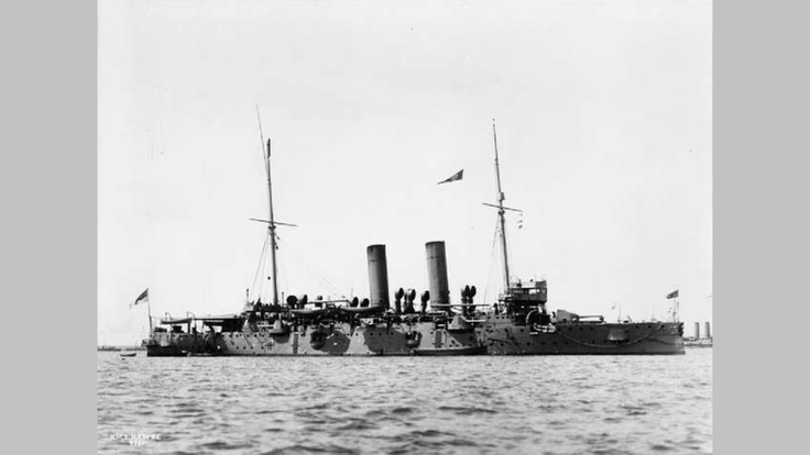 Britský křižník HMS Hawke