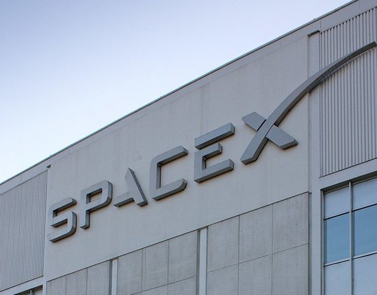 Entrance_to_SpaceX_headquarters