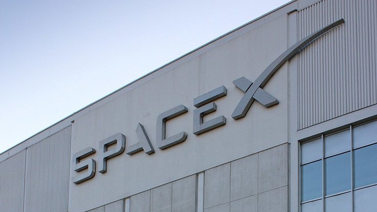 Entrance_to_SpaceX_headquarters