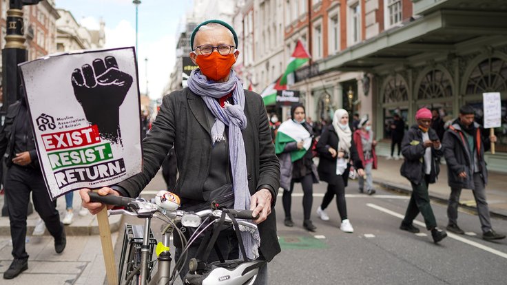 Exist,_Resist,_Return_-_placard_at_a_Palestine_solidarity_rally_in_London