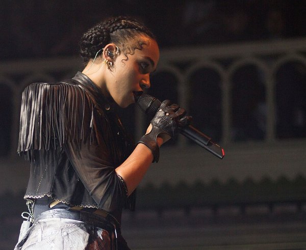FKA_Twigs_(16113511004)
