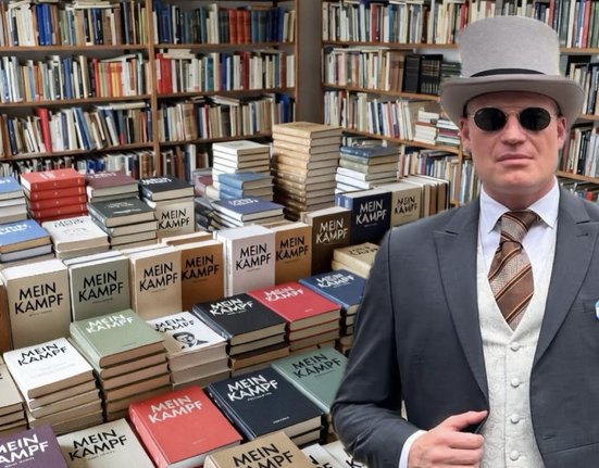 Filip Turek v jeho knihovně s mnoha desítkami tisíc knih od autora, který ve druhé světové válce něco znamenal.jpg