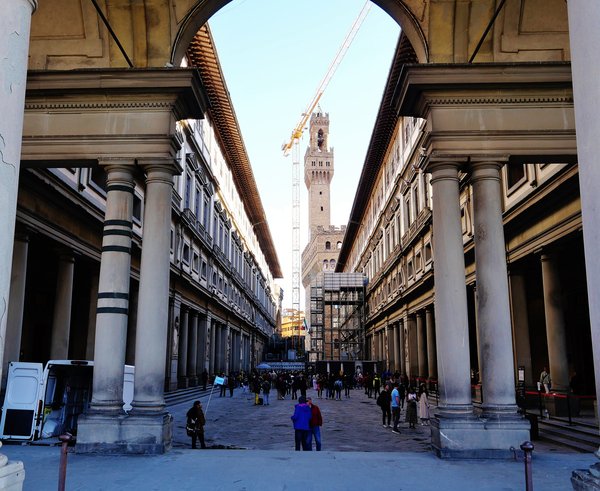 Jeřáb nedaleko proslulé galerie Uffizi