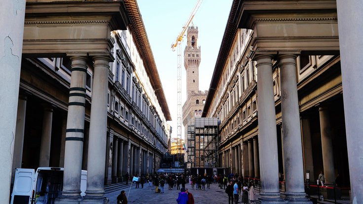 Jeřáb nedaleko proslulé galerie Uffizi