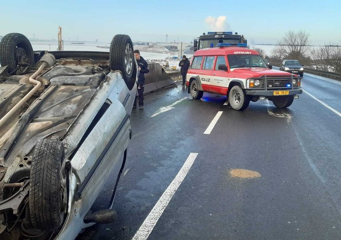 Dopravní nehoda osobního vozu v Chlumčanech (17. 12. 2022)