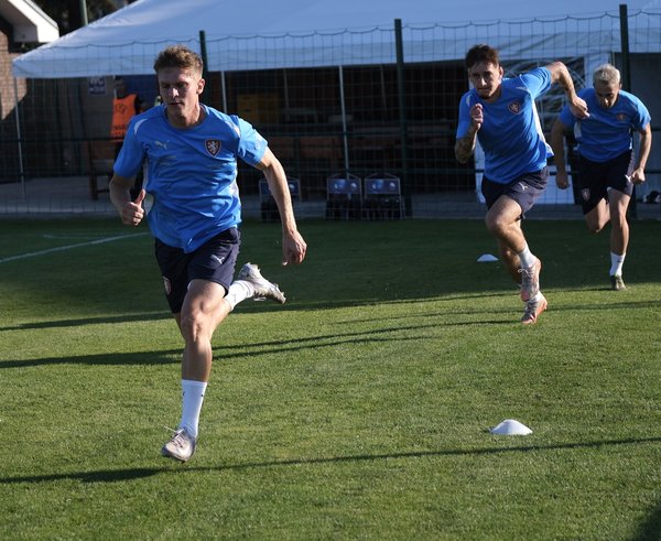 Čeští fotbalisté do 21 let na tréninku.