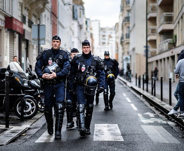 French_Anti_Riot_Police,_Paris_(25037207098)