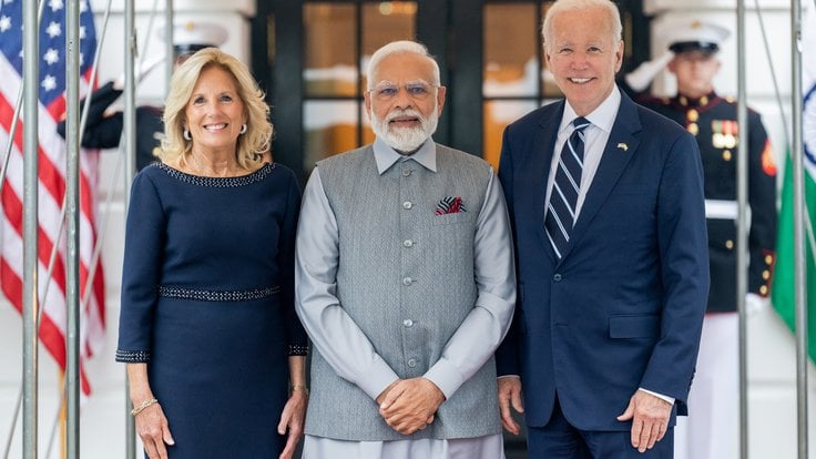 První dáma USA Jill Biden, indický premiér Naréndra Módí a americký prezident Joe Biden