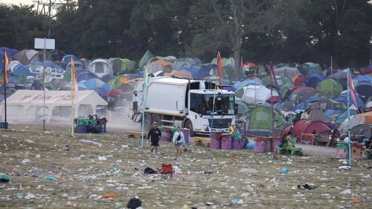 0_SWNS_GLASTO_RUBBISH_19