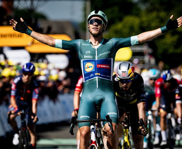Jonathan Milan při triumfu na letošní Tour de France.