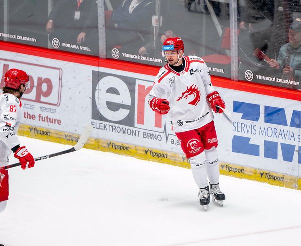Třinecký Libor Hudáček slaví hattrick.