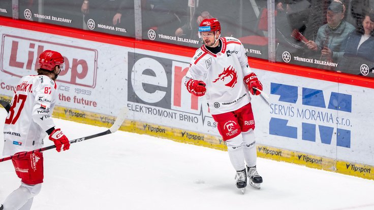 Třinecký Libor Hudáček slaví hattrick.