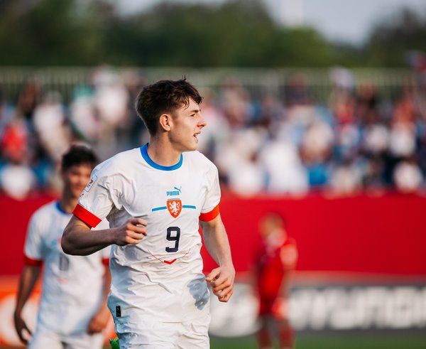 Vít Škrkoň slaví hattrick.