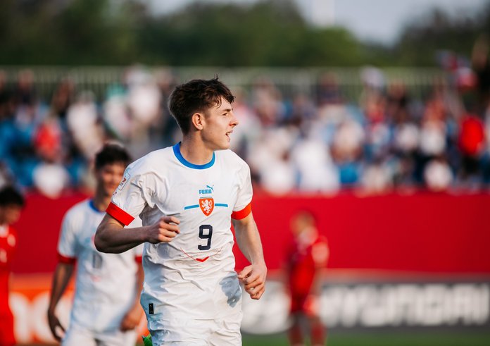 Vít Škrkoň slaví hattrick.