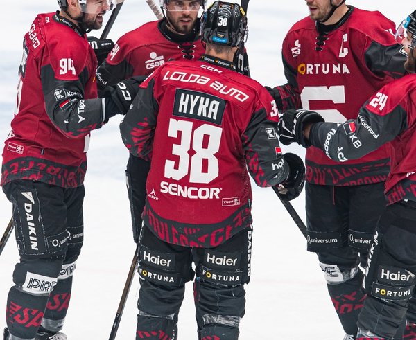 Hráči Sparty Praha se radují z dalšího vítězství.