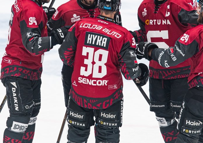 Hráči Sparty Praha se radují z dalšího vítězství.