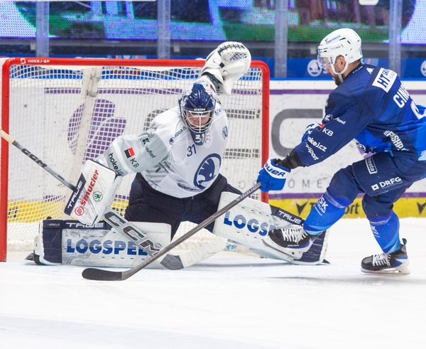 Plzeňský gólman Nick Malík vychytal všechny nájezdy Komety.