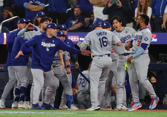 Hráči LA Dodgers slaví triumf ve Světové sérii.