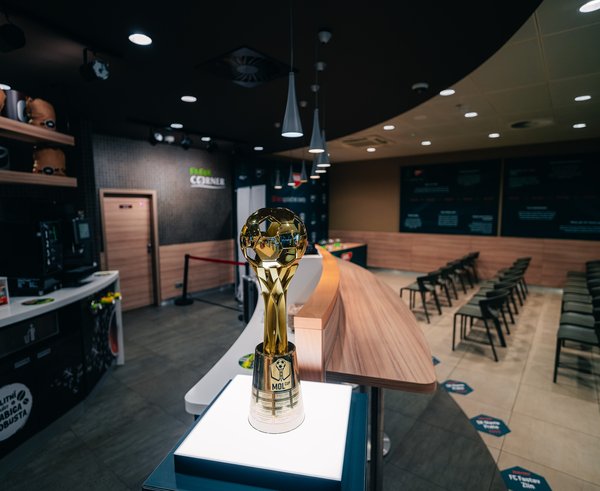 Čtvrtfinále poháru se losovalo na čerpací stanici.